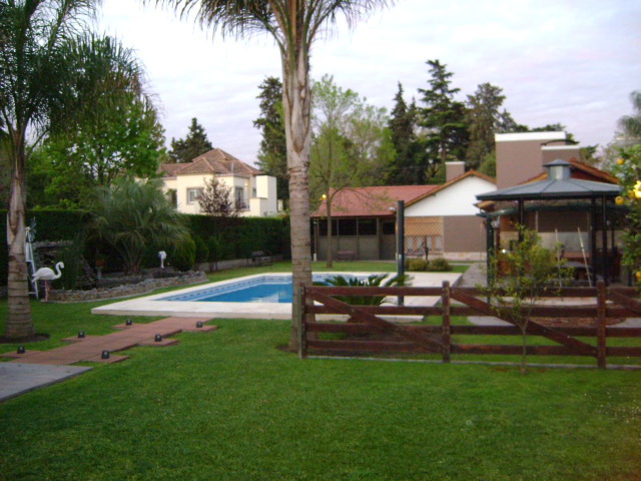 Casa en barrio Cerrado (El Cortijo)