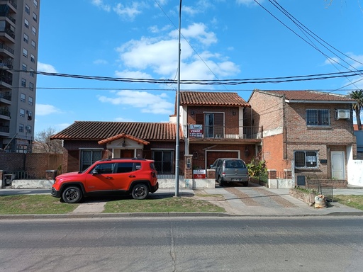 Casa de 4 ambientes y dúplex de 3 ambientes en venta en San Miguel.